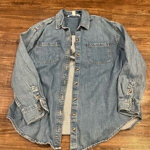 Women’s size M Old Navy Blue Denim Boyfriend Shirt